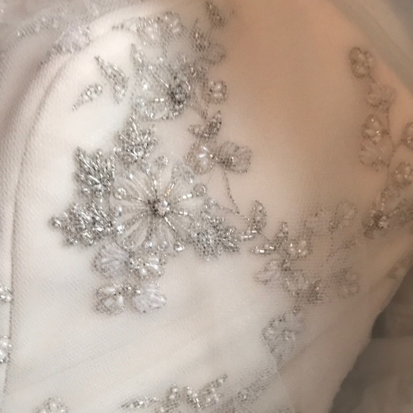 Used Wedding Gown 👰 - Picture 5 of 8